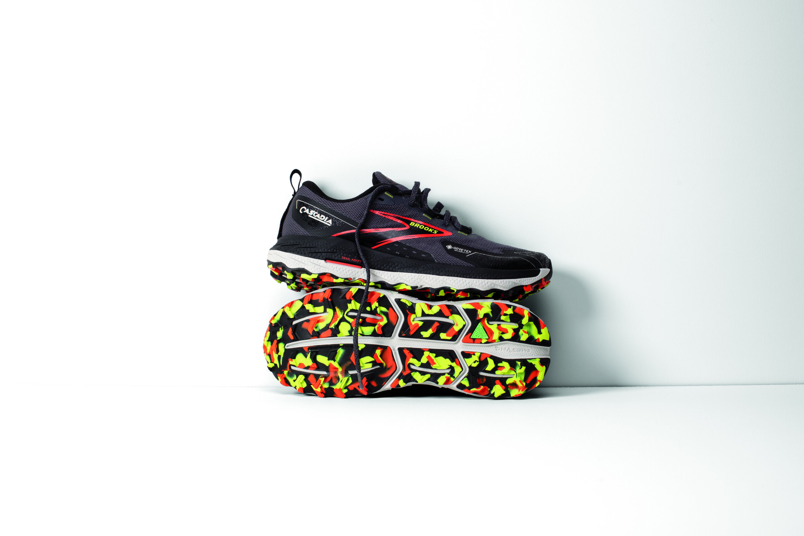 110427_016_Y_Cascadia_18_GTX Brooks Cascadia 18 GTX Meudon Running Company