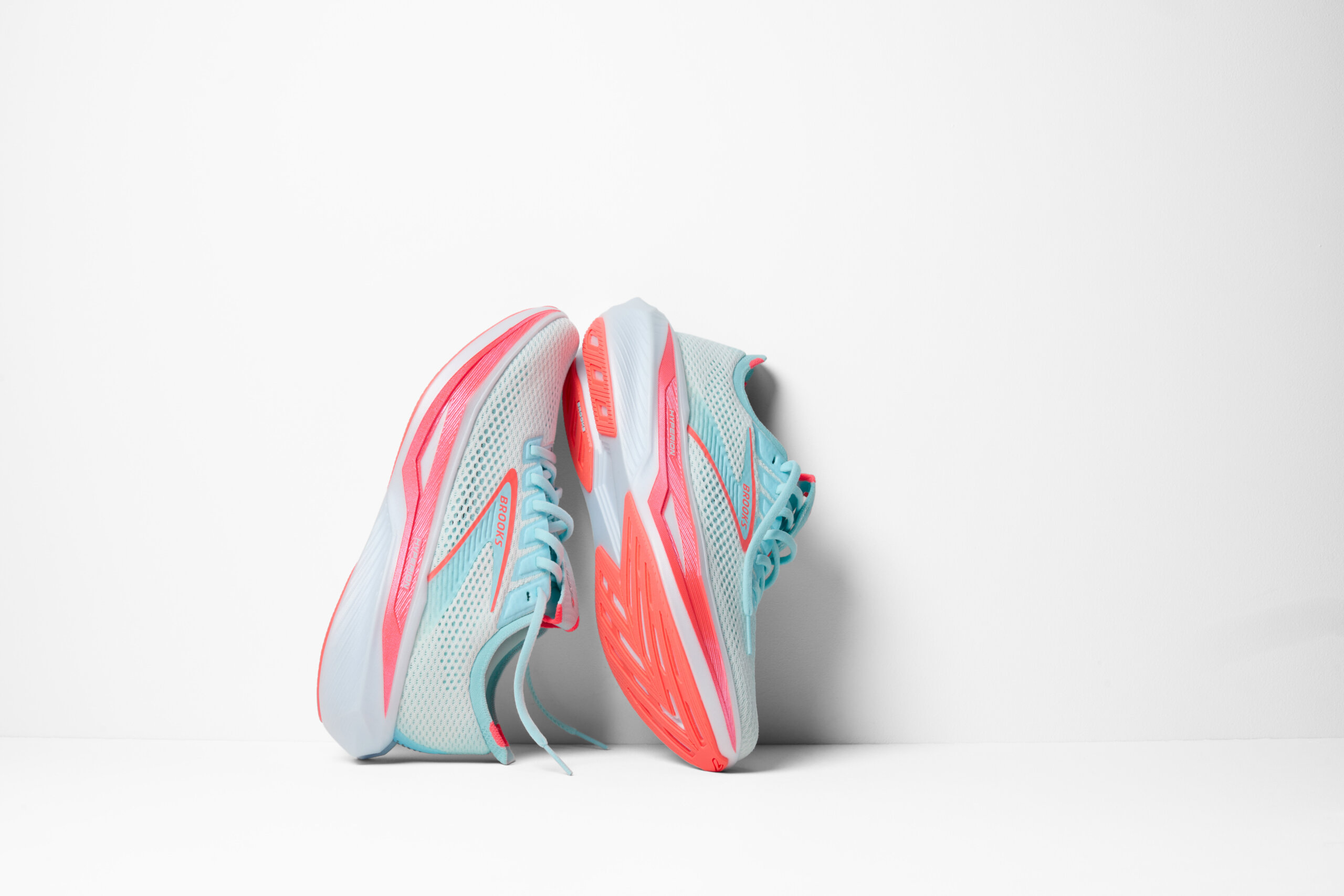 120453_193_Y_Hyperion_3 Brooks Hyperion 3 Meudon Running Company