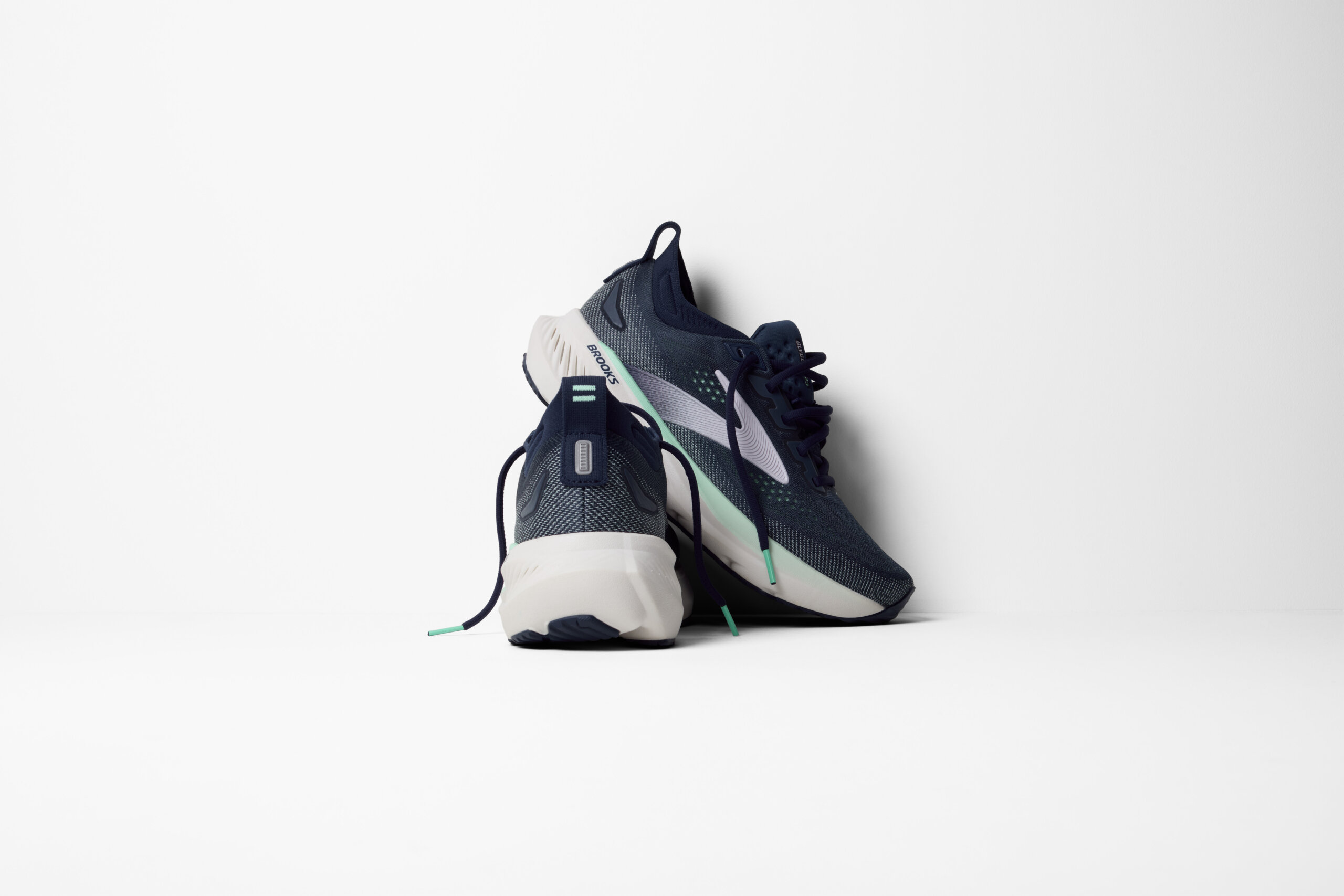 120465_453_Y_Glycerin_23 BROOKS GLYCERIN 23 Meudon Running Company